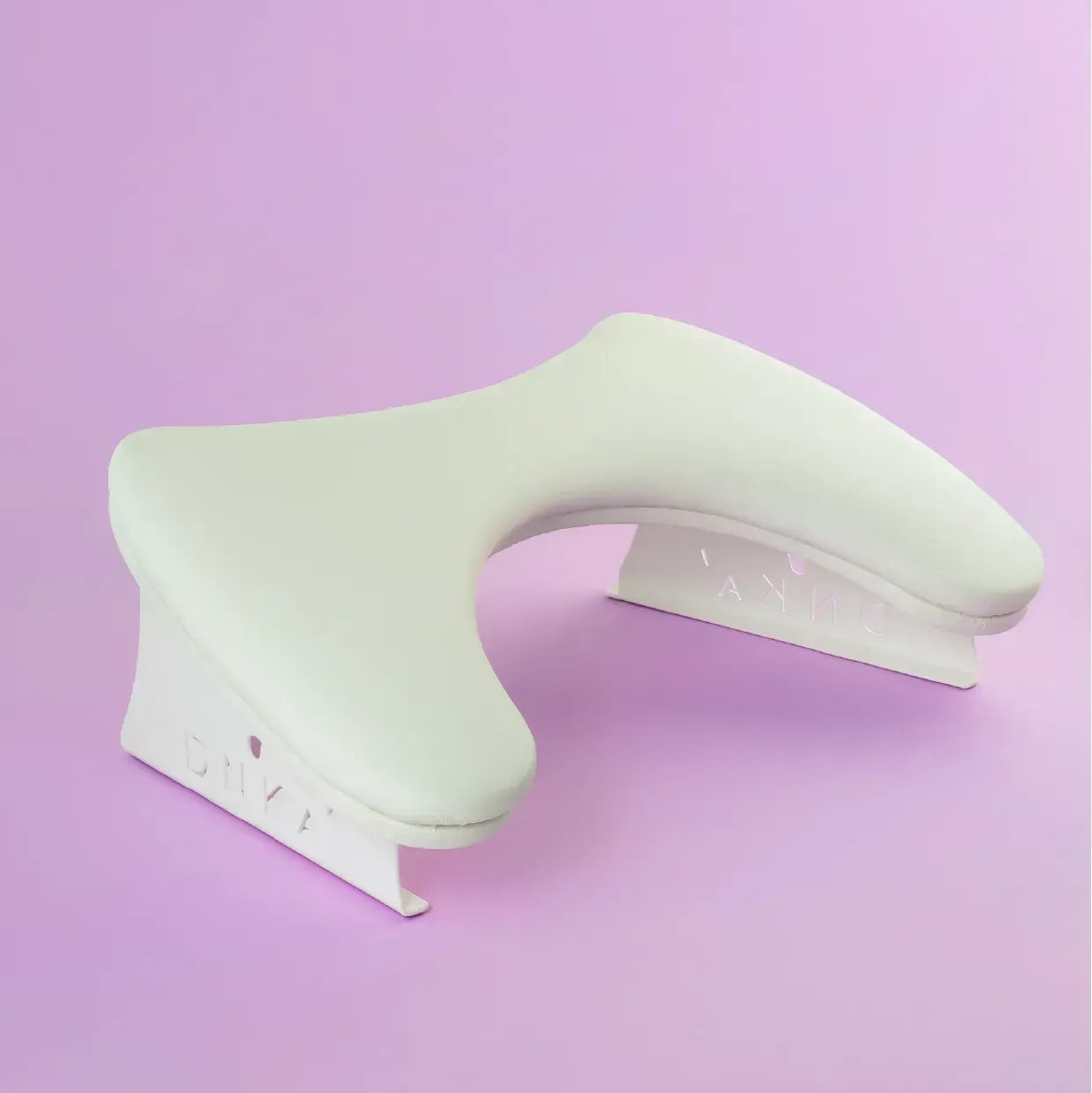 DNKa™ Reposabrazos Anatómico para manicura, color blanco.