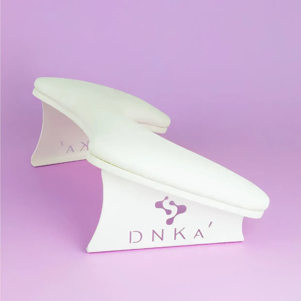 DNKa™ Reposabrazos Anatómico para manicura, color blanco.