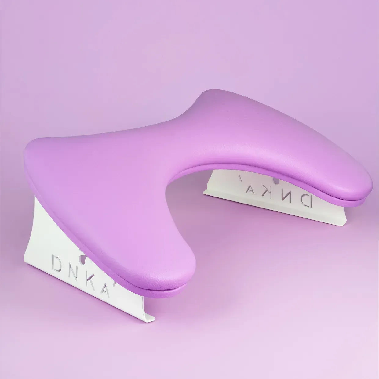 DNKa™ Reposabrazos Anatómico para manicura, color lila.