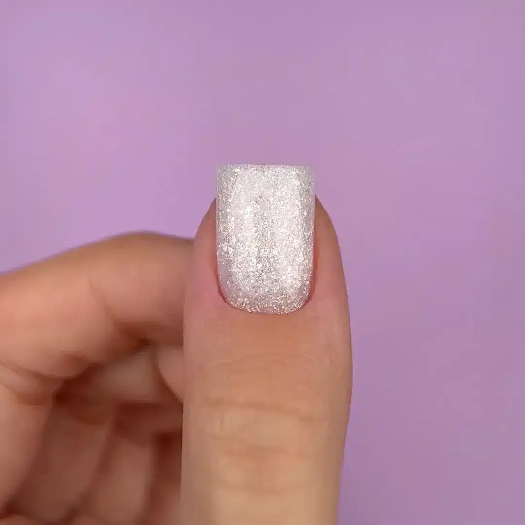 DNKa’ Builder Gel Vision #0037 blanco lechoso con efecto escarchado