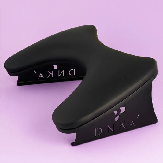DNKa™ Reposabrazos Anatómico para manicura, color negro.